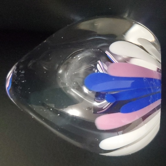 Elegant Glass Paperweight with Floral Design - Picture 4 of 7